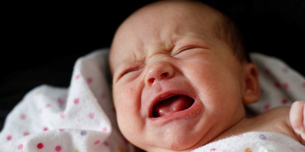 اسباب بكاء الرضيع