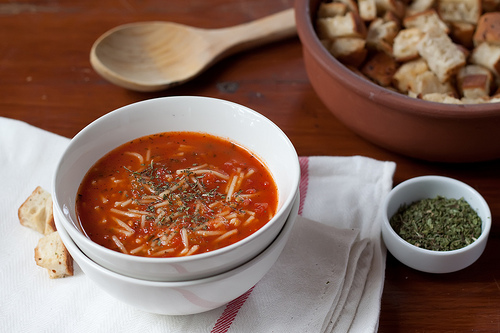 طريقة عمل شوربة الشعرية بالطماطم