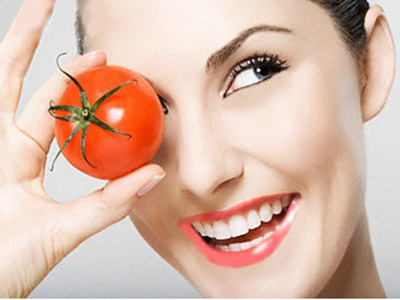 فوائد عصير الطماطم للبشرة