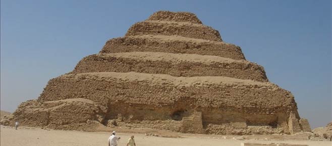 اول هرم بناه القدماء المصريين
