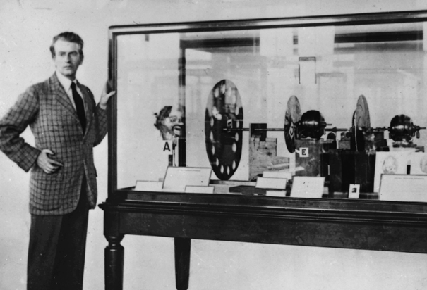 جون بيرد John Logie Baird مخترع التليفزيون.