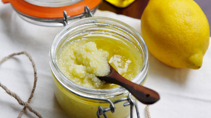استخدامات ملح الليمون المنزلية