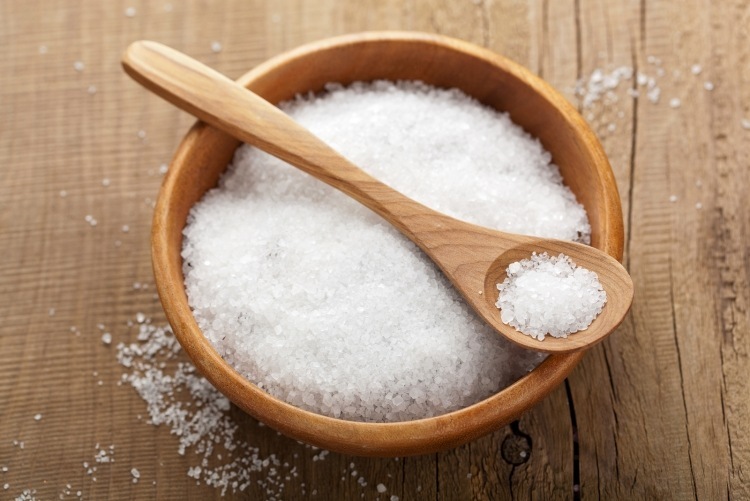 استخدام الملح فى نظافة الطاولة او الترابيزة