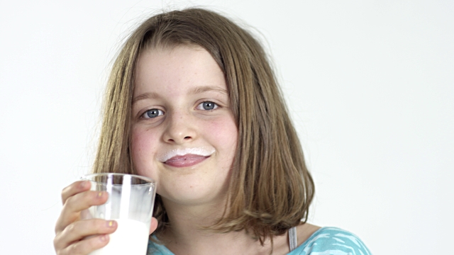 فوائد الحليب للصغار
