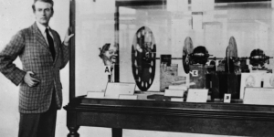 جون بيرد John Logie Baird مخترع التليفزيون.